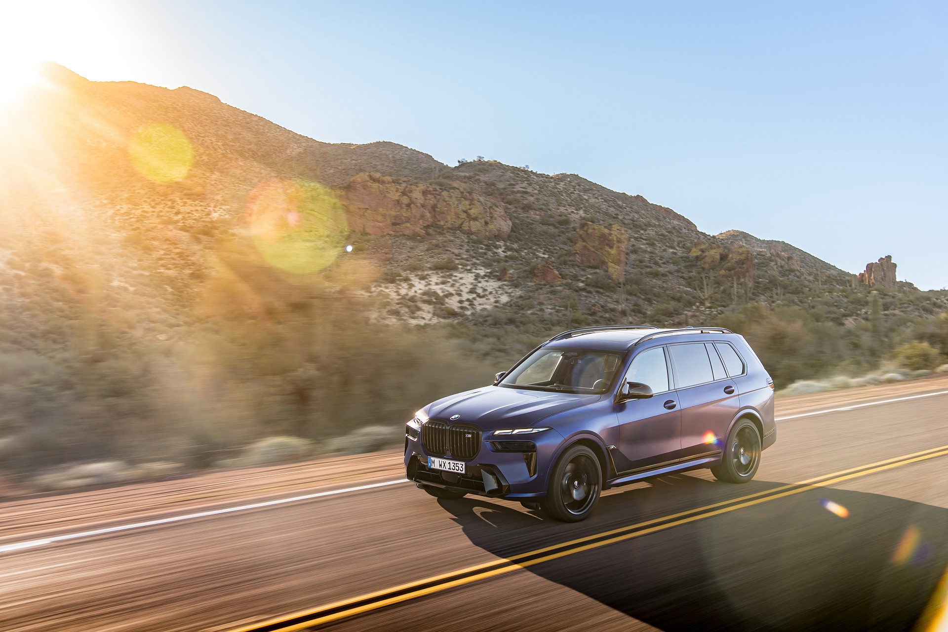 Download 2023 BMW X7 M60i xDrive - Front Three-Quarter HD Wallpaper 1920x1280 #13