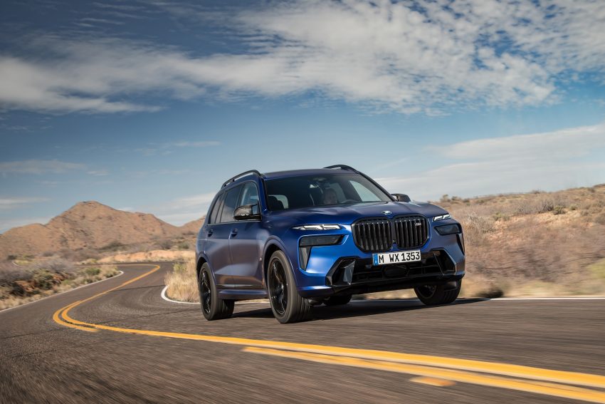 2023 BMW X7 M60i xDrive - Front Three-Quarter Wallpaper 850x567 #7
