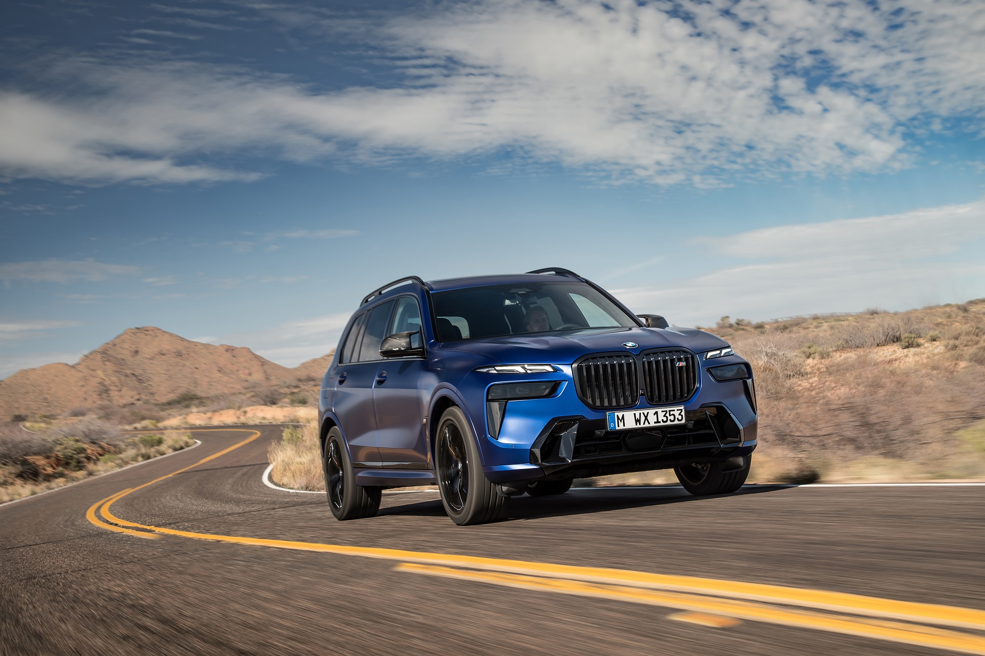 Download 2023 BMW X7 M60i xDrive - Front Three-Quarter HD Wallpaper 1920x1280 #7