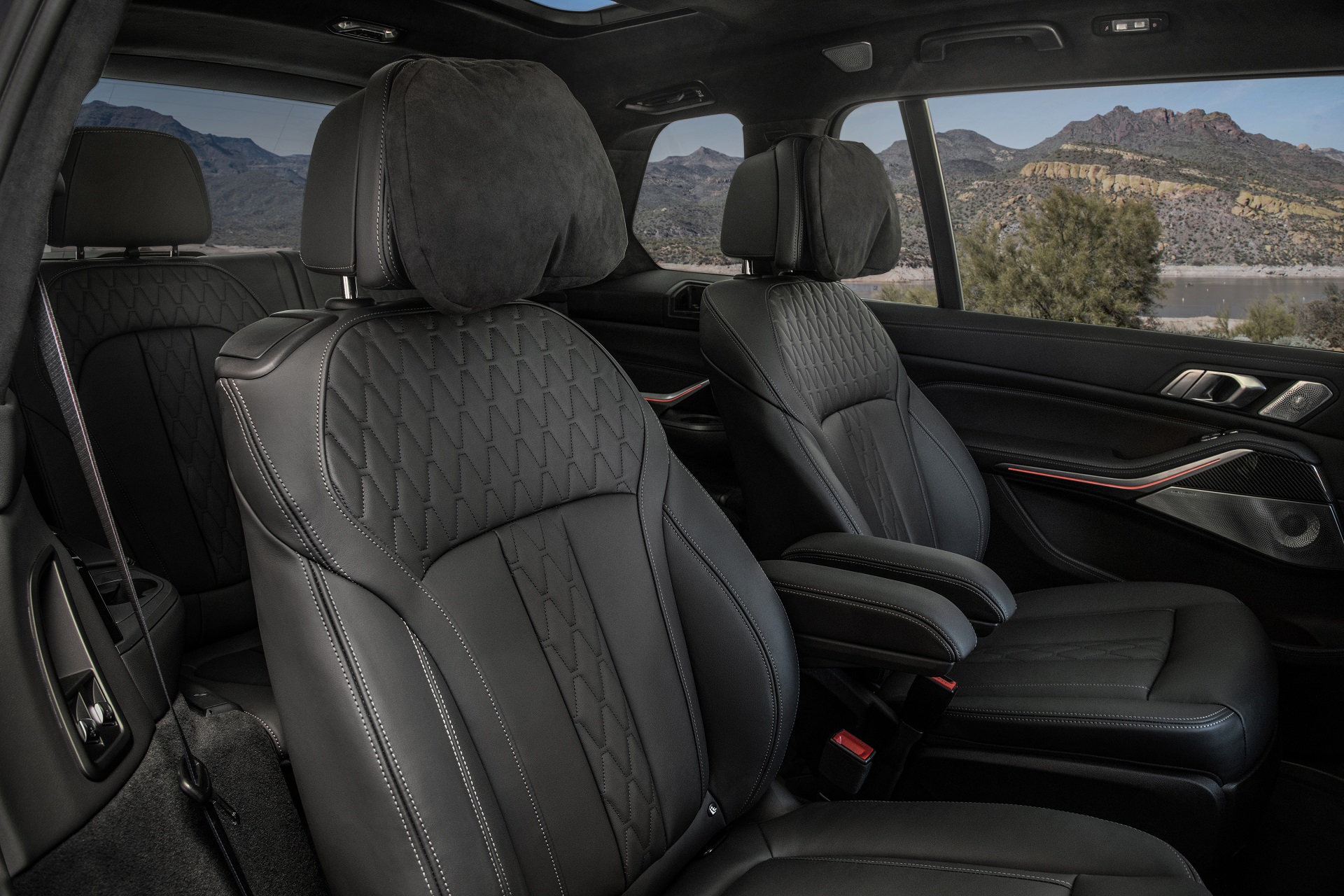 Download 2023 BMW X7 M60i xDrive - Interior, Rear Seats HD Wallpaper 1920x1280 #55