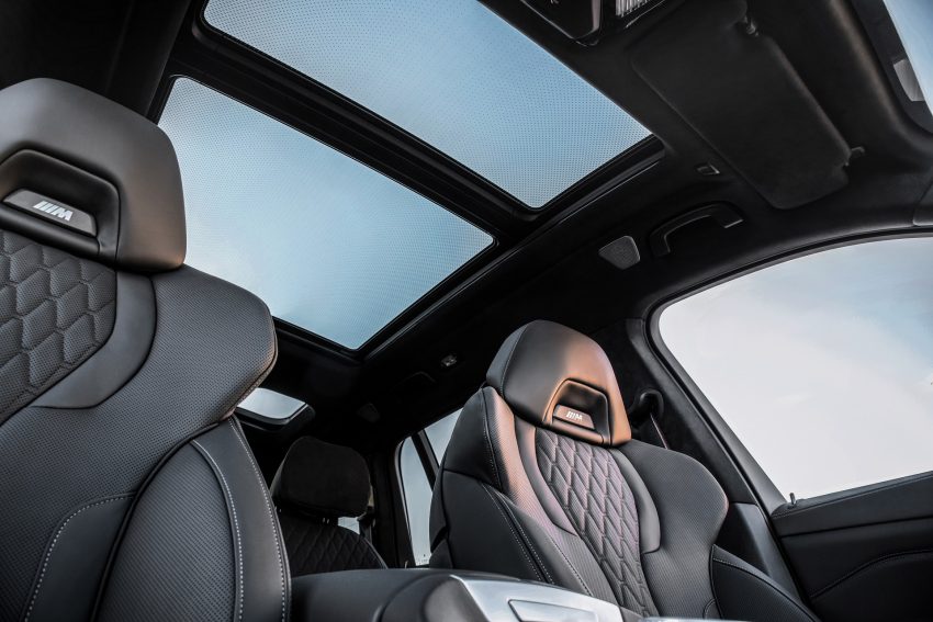 2023 BMW X7 M60i xDrive - Panoramic Roof Wallpaper 850x567 #57