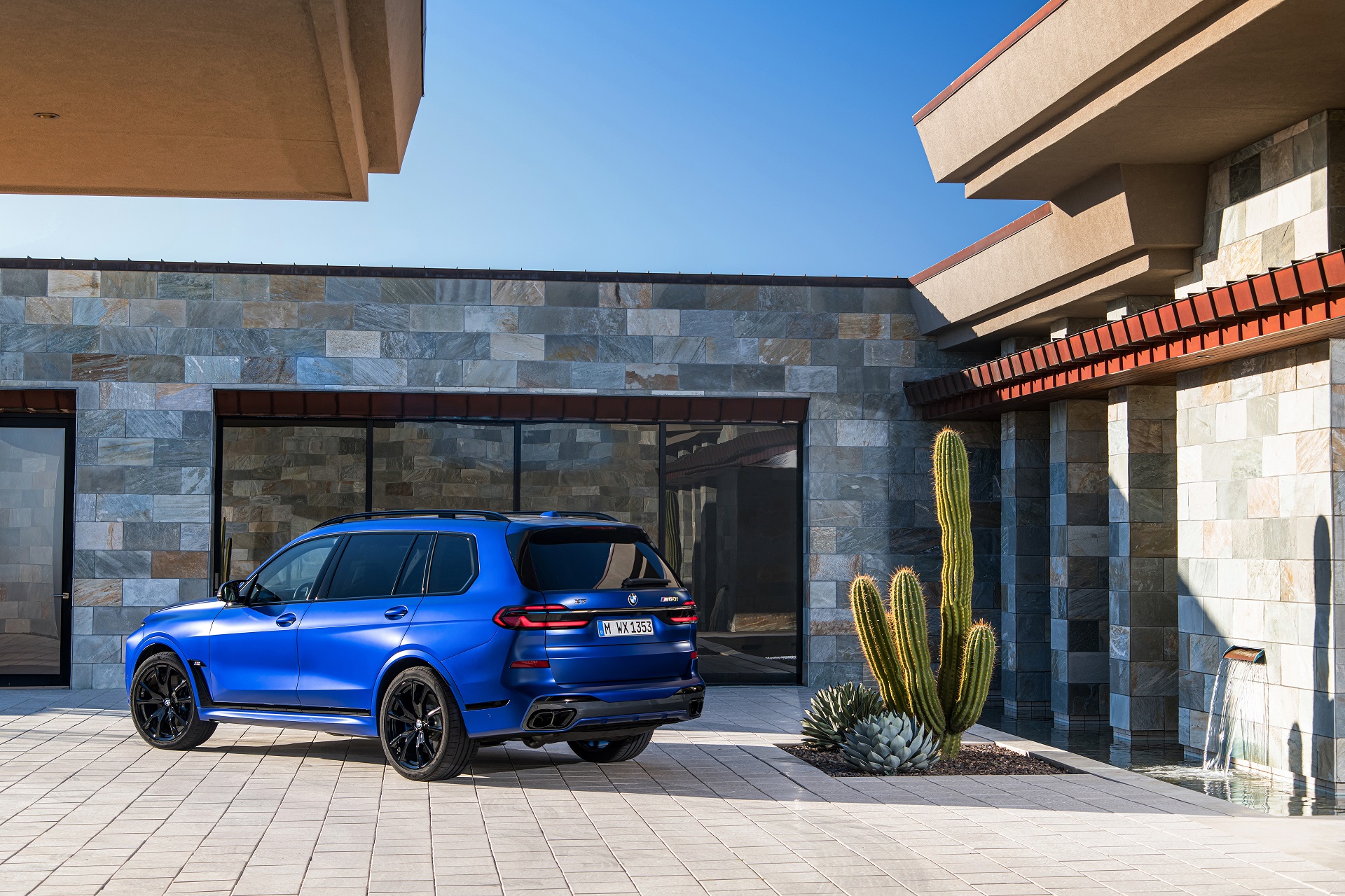Download 2023 BMW X7 M60i xDrive - Rear Three-Quarter HD Wallpaper 1920x1280 #33