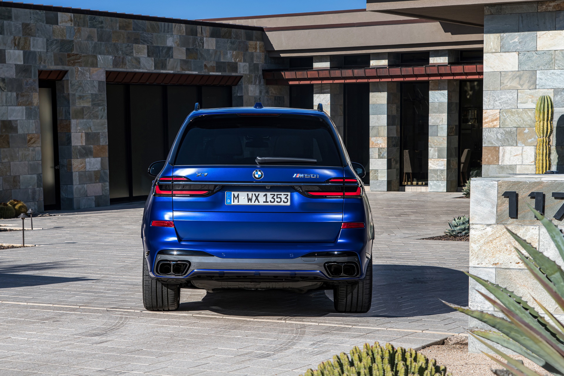 Download 2023 BMW X7 M60i xDrive - Rear HD Wallpaper 1920x1280 #34