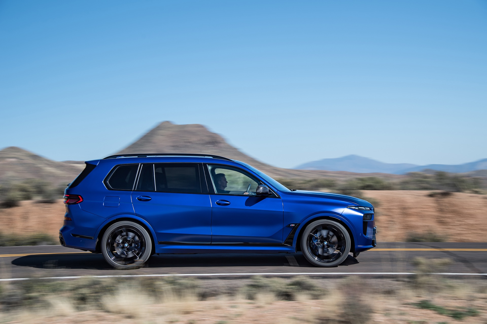 Download 2023 BMW X7 M60i xDrive - Side HD Wallpaper 1920x1280 #22
