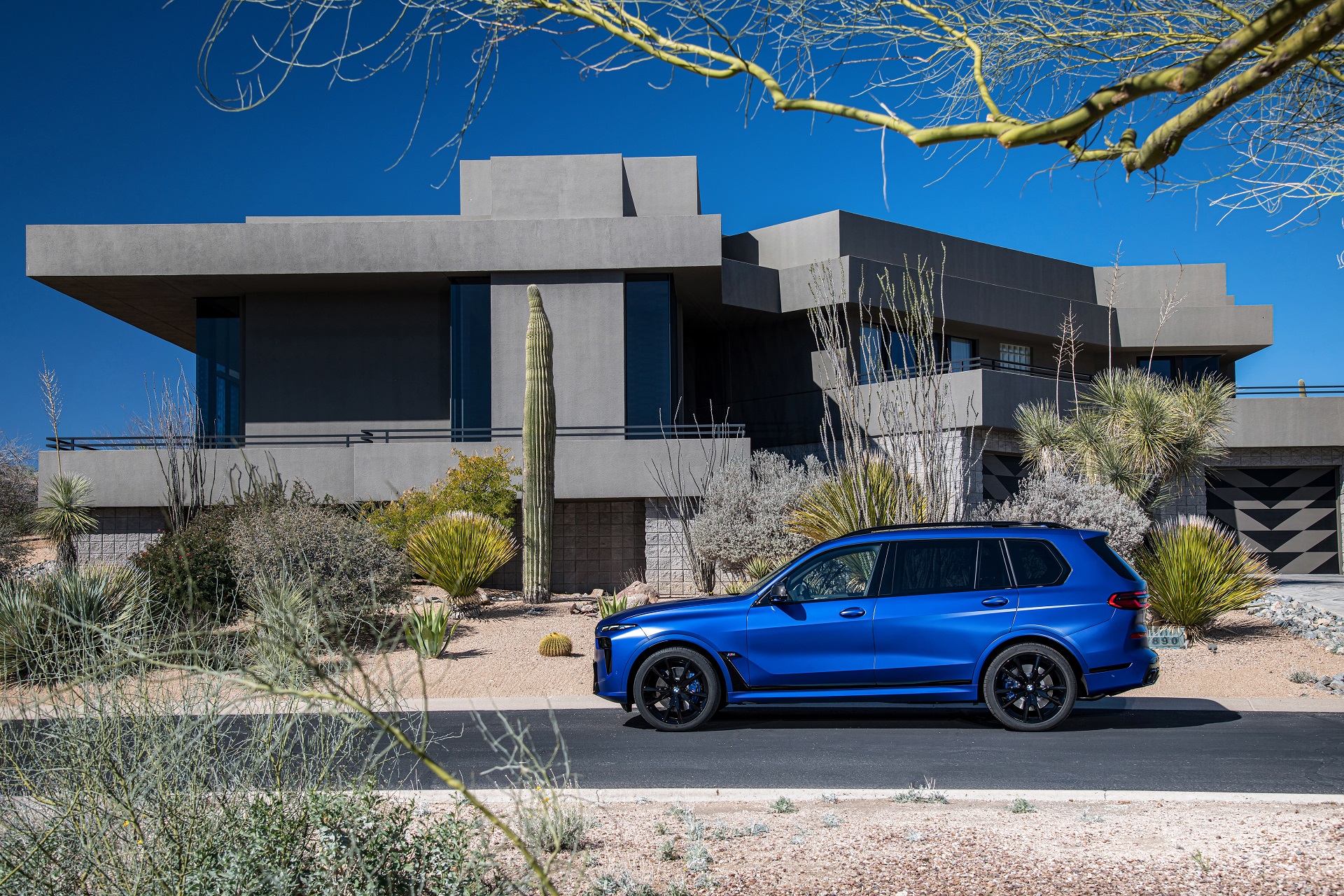 Download 2023 BMW X7 M60i xDrive - Side HD Wallpaper 1920x1280 #35