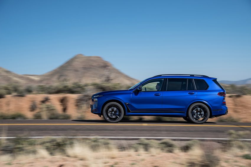 2023 BMW X7 M60i xDrive - Side Wallpaper 850x567 #23