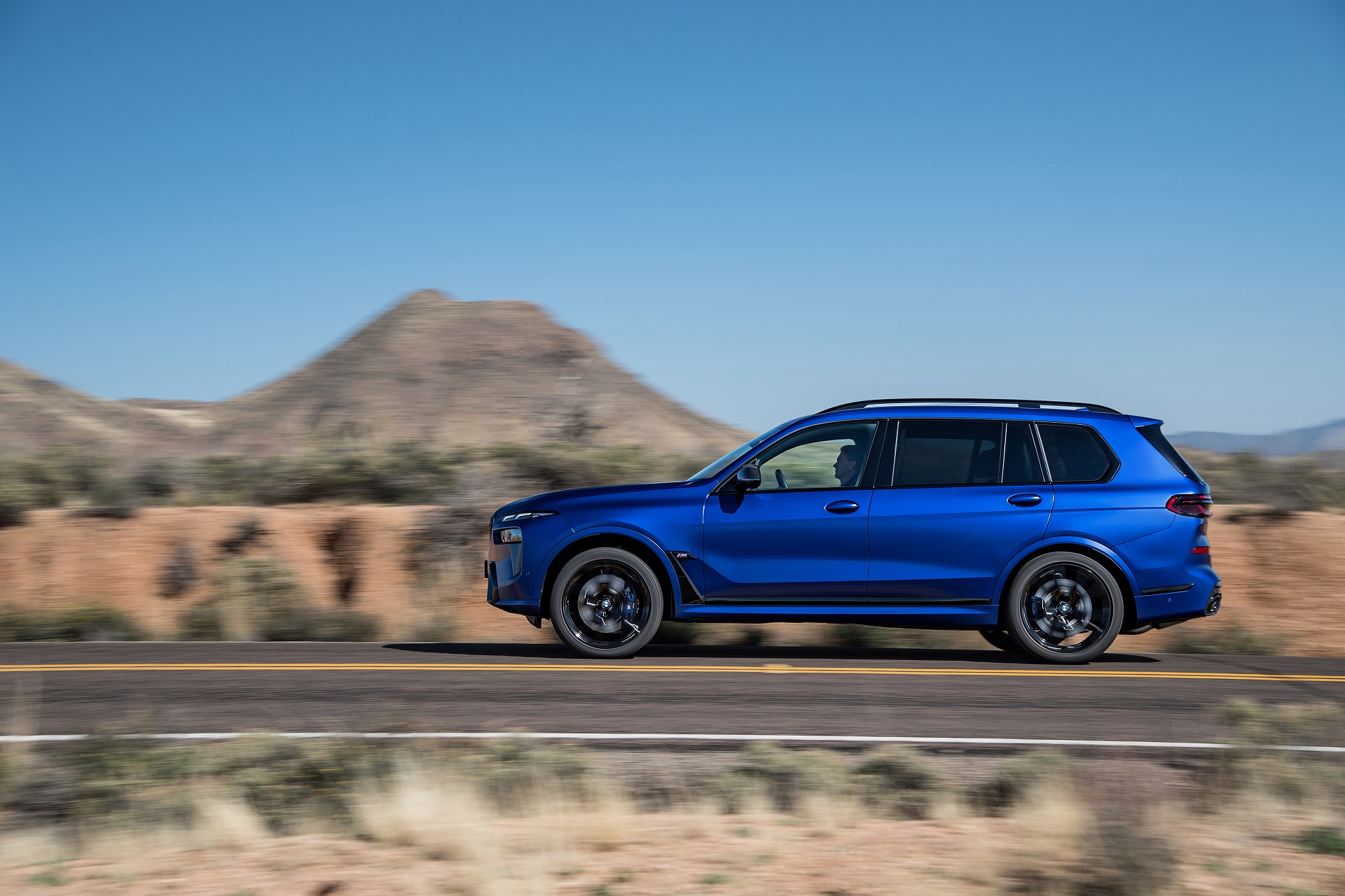 Download 2023 BMW X7 M60i xDrive - Side HD Wallpaper 1920x1280 #23