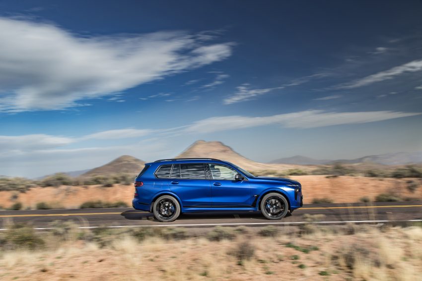 2023 BMW X7 M60i xDrive - Side Wallpaper 850x567 #24