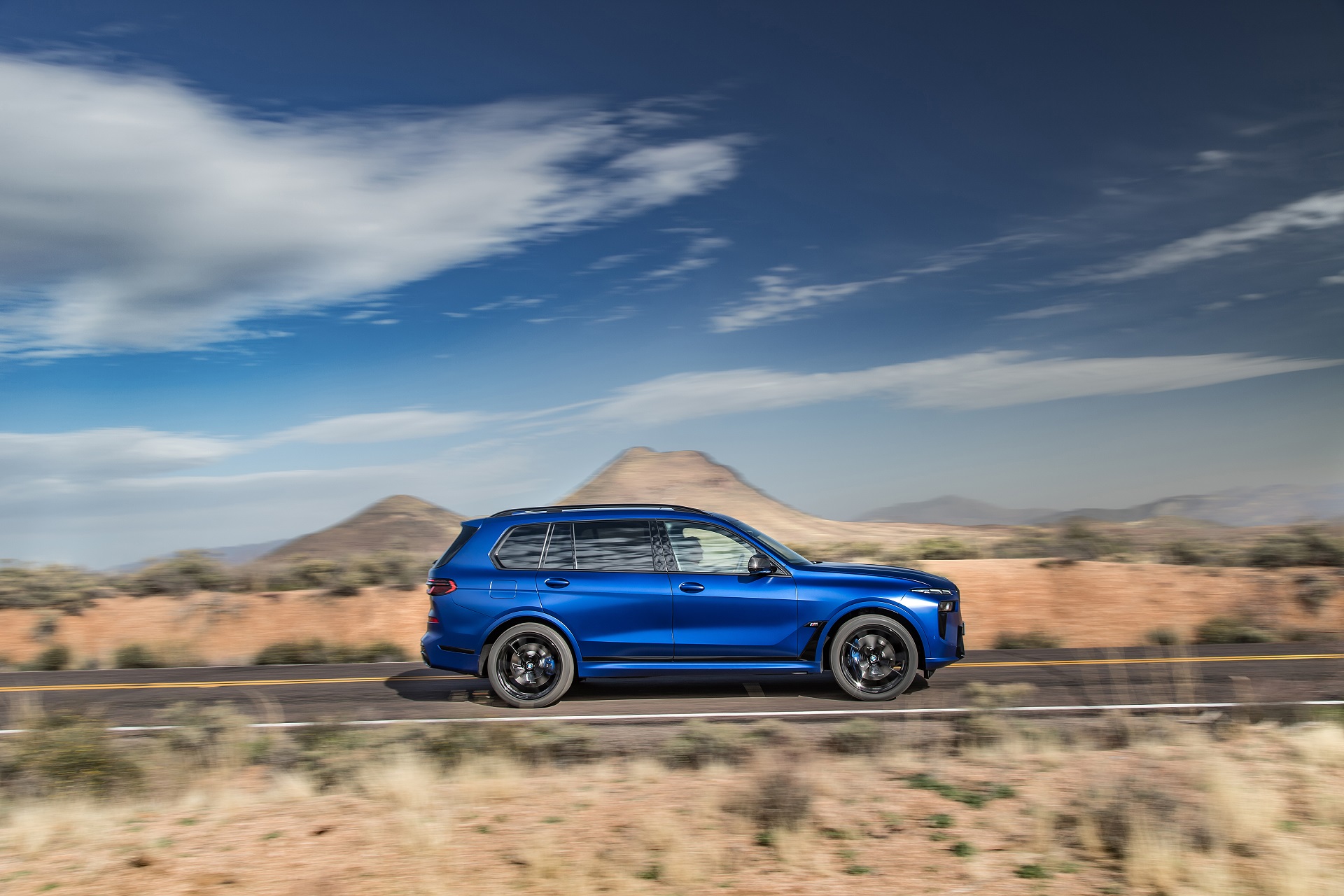 Download 2023 BMW X7 M60i xDrive - Side HD Wallpaper 1920x1280 #24