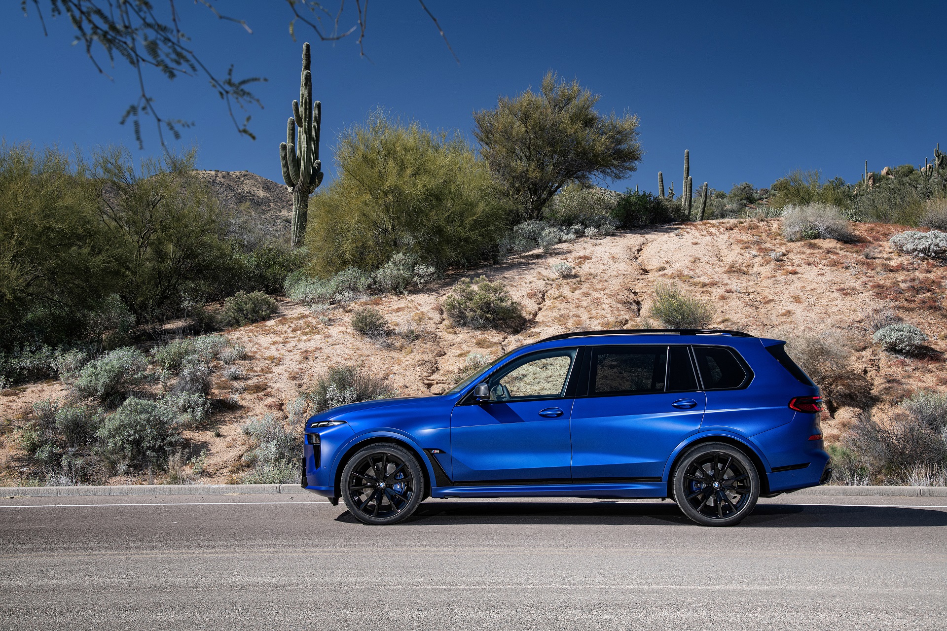 Download 2023 BMW X7 M60i xDrive - Side HD Wallpaper 1920x1280 #40