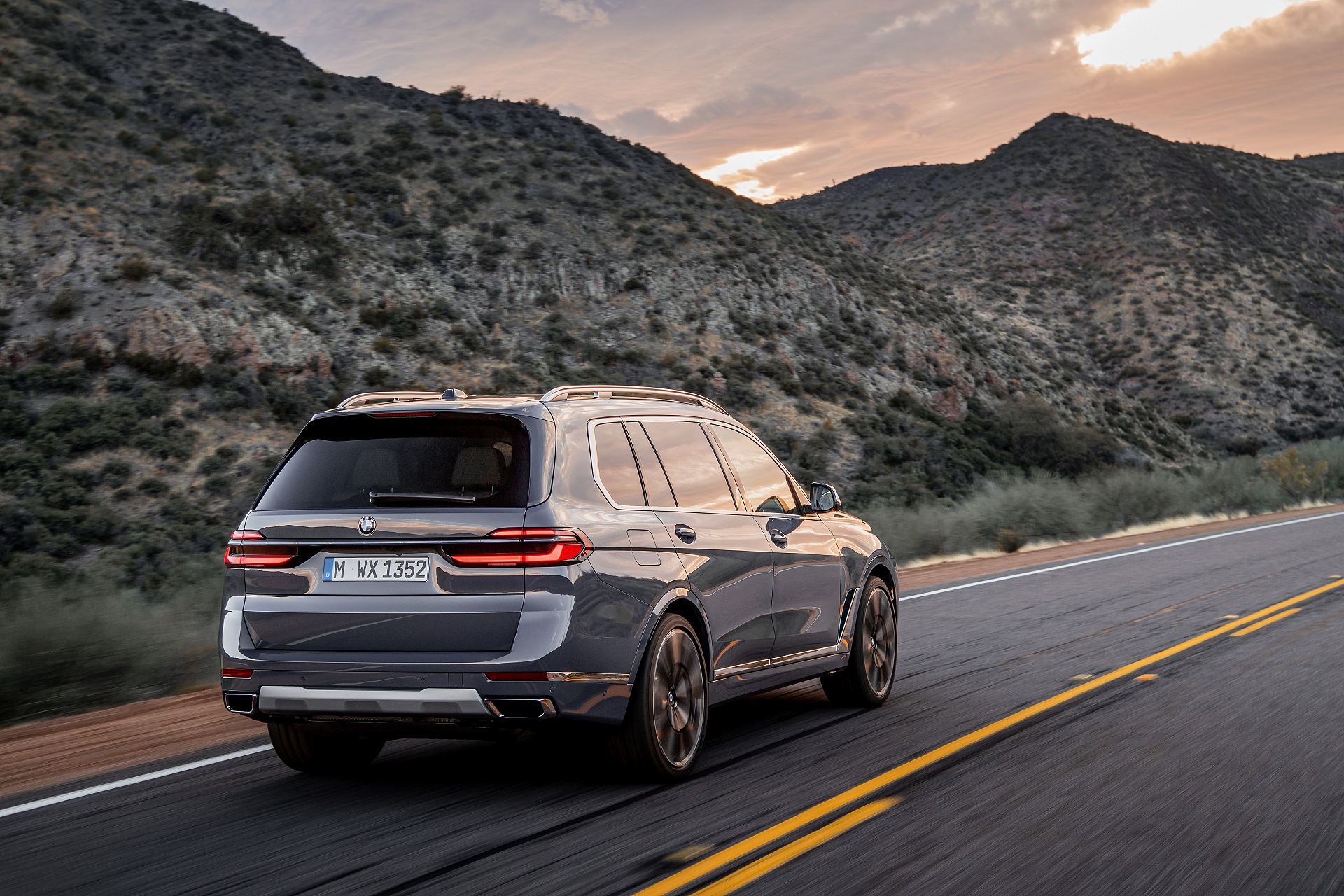 Download 2023 BMW X7 - Rear Three-Quarter HD Wallpaper 1920x1280 #9