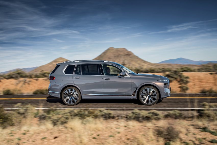 2023 BMW X7 - Side Wallpaper 850x567 #11