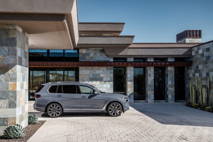 2023 BMW X7 - Side Wallpaper 850x567 #43