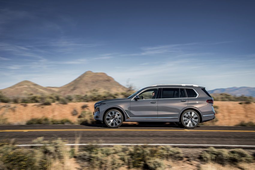 2023 BMW X7 - Side Wallpaper 850x567 #12