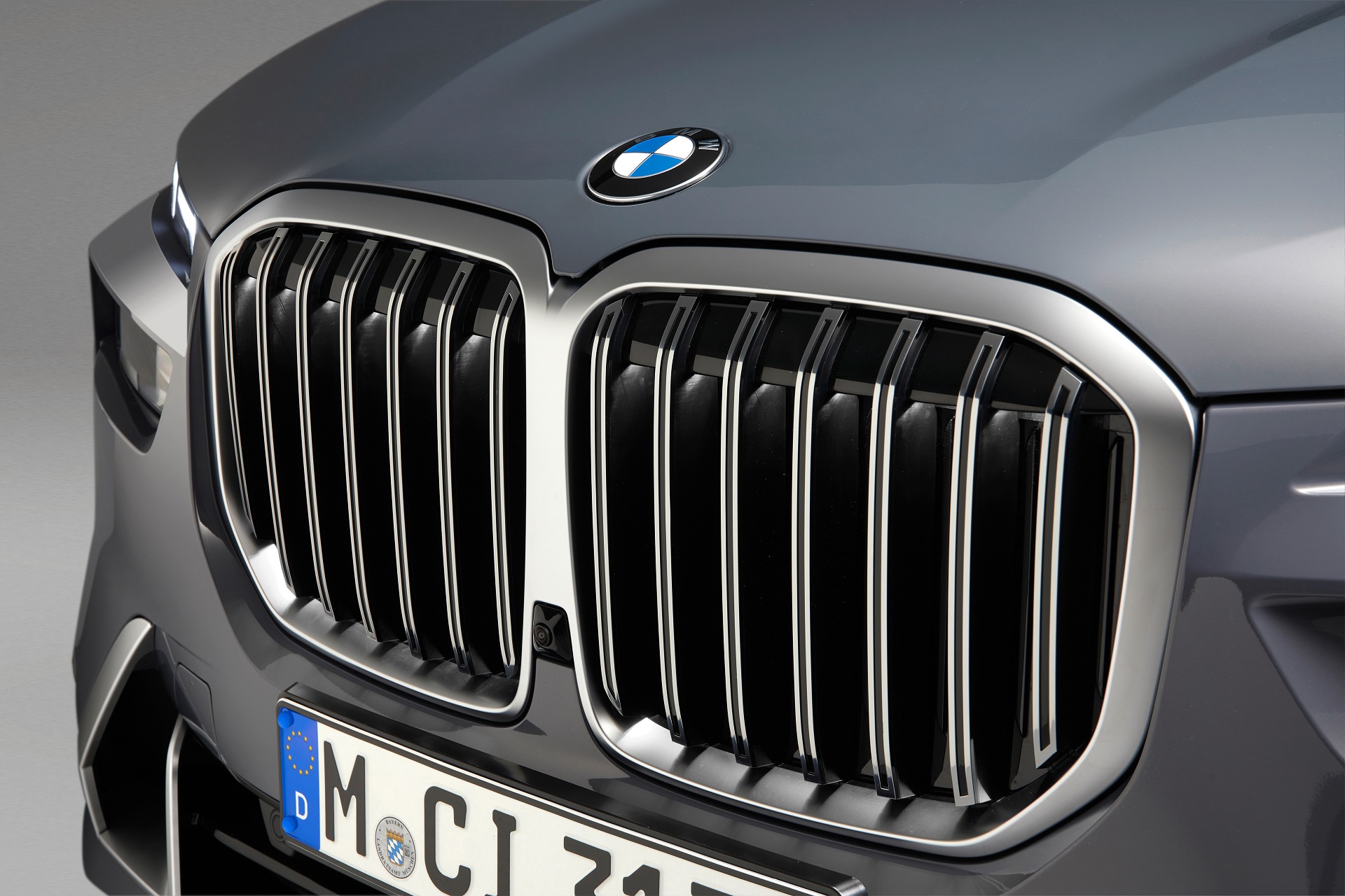 Download 2023 BMW X7 xDrive40i - Grille HD Wallpaper 1920x1280 #8