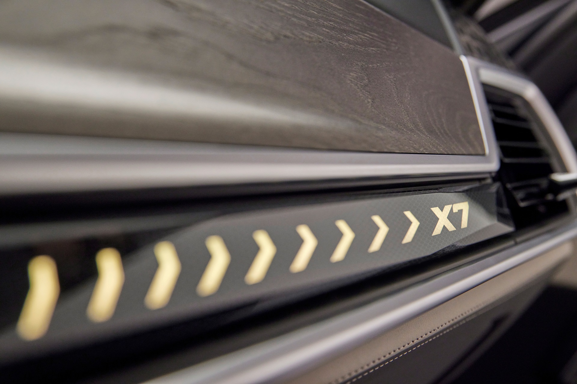 Download 2023 BMW X7 xDrive40i - Interior, Detail HD Wallpaper 1920x1280 #21