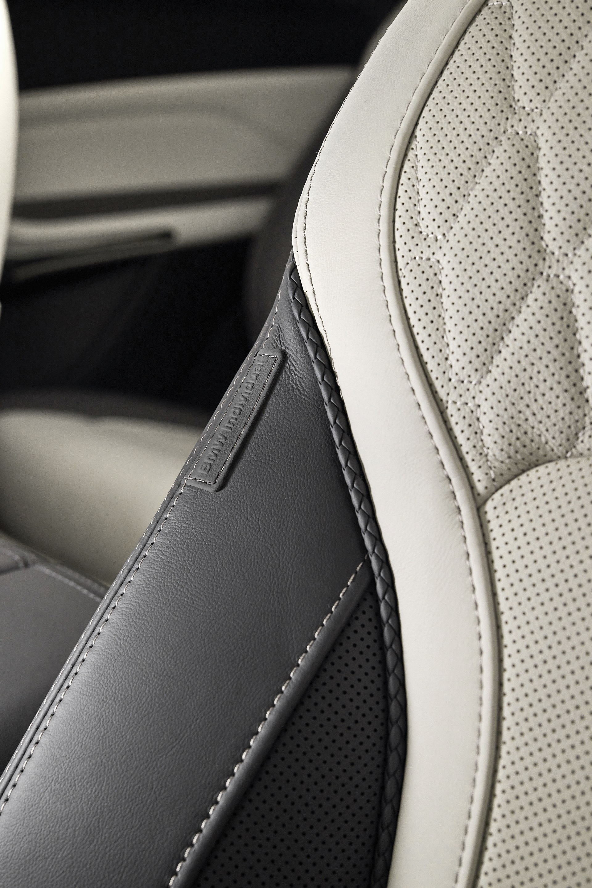 Download 2023 BMW X7 xDrive40i - Interior, Seats HD Phone Wallpaper 1920x2878 #18