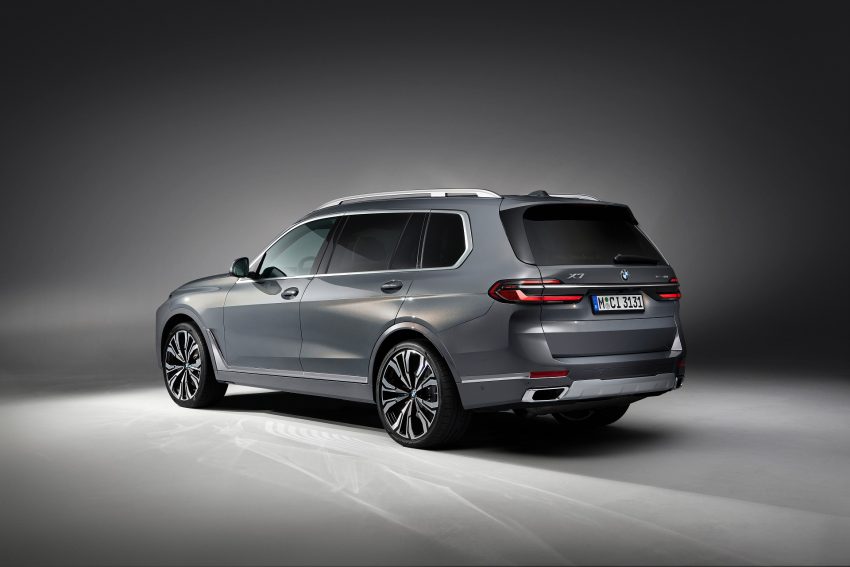 2023 BMW X7 xDrive40i - Rear Three-Quarter Wallpaper 850x567 #3