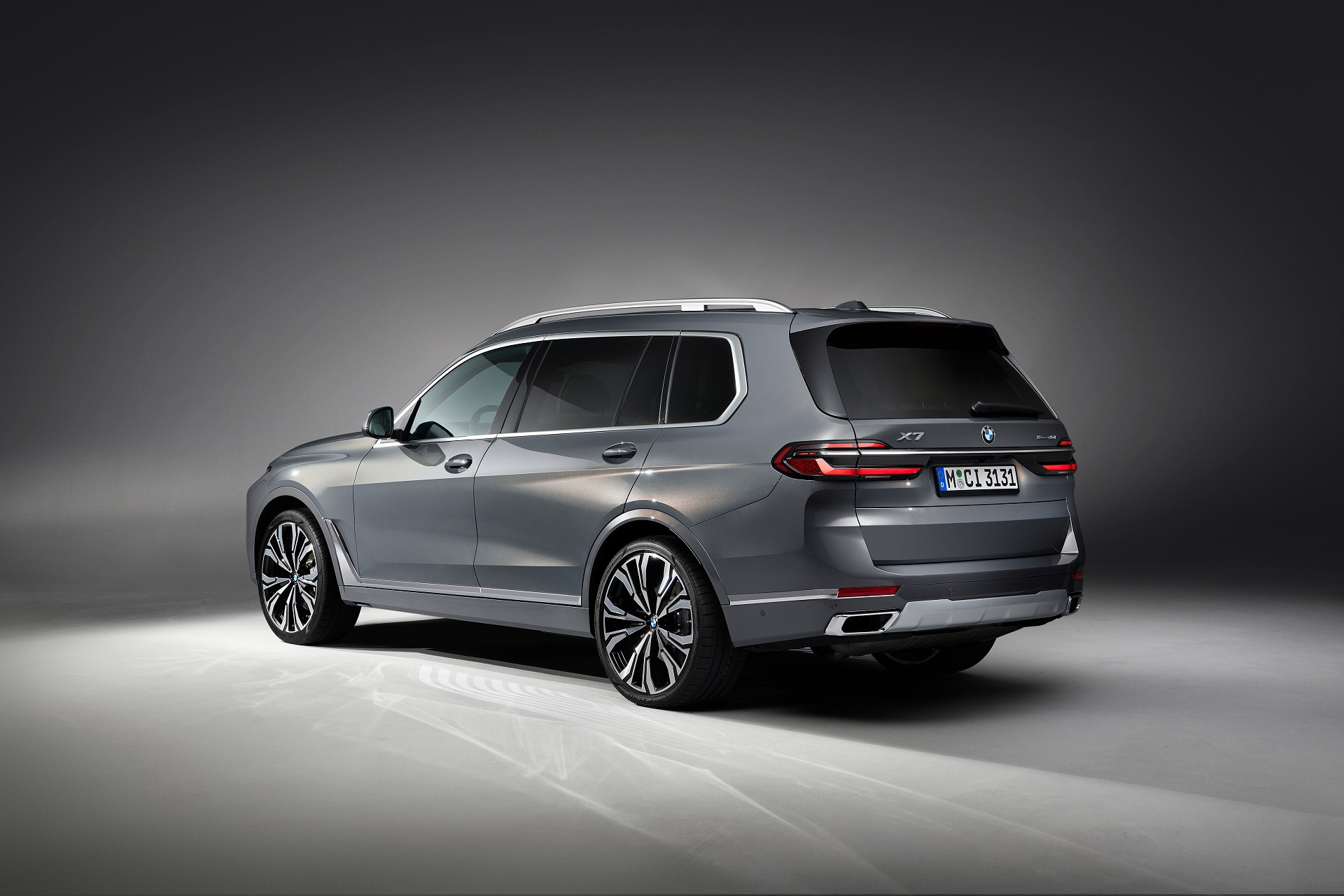 Download 2023 BMW X7 xDrive40i - Rear Three-Quarter HD Wallpaper 1920x1280 #3
