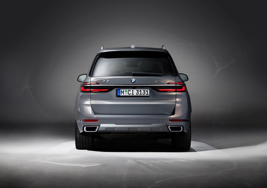 2023 BMW X7 xDrive40i - Rear Wallpaper 850x600 #4
