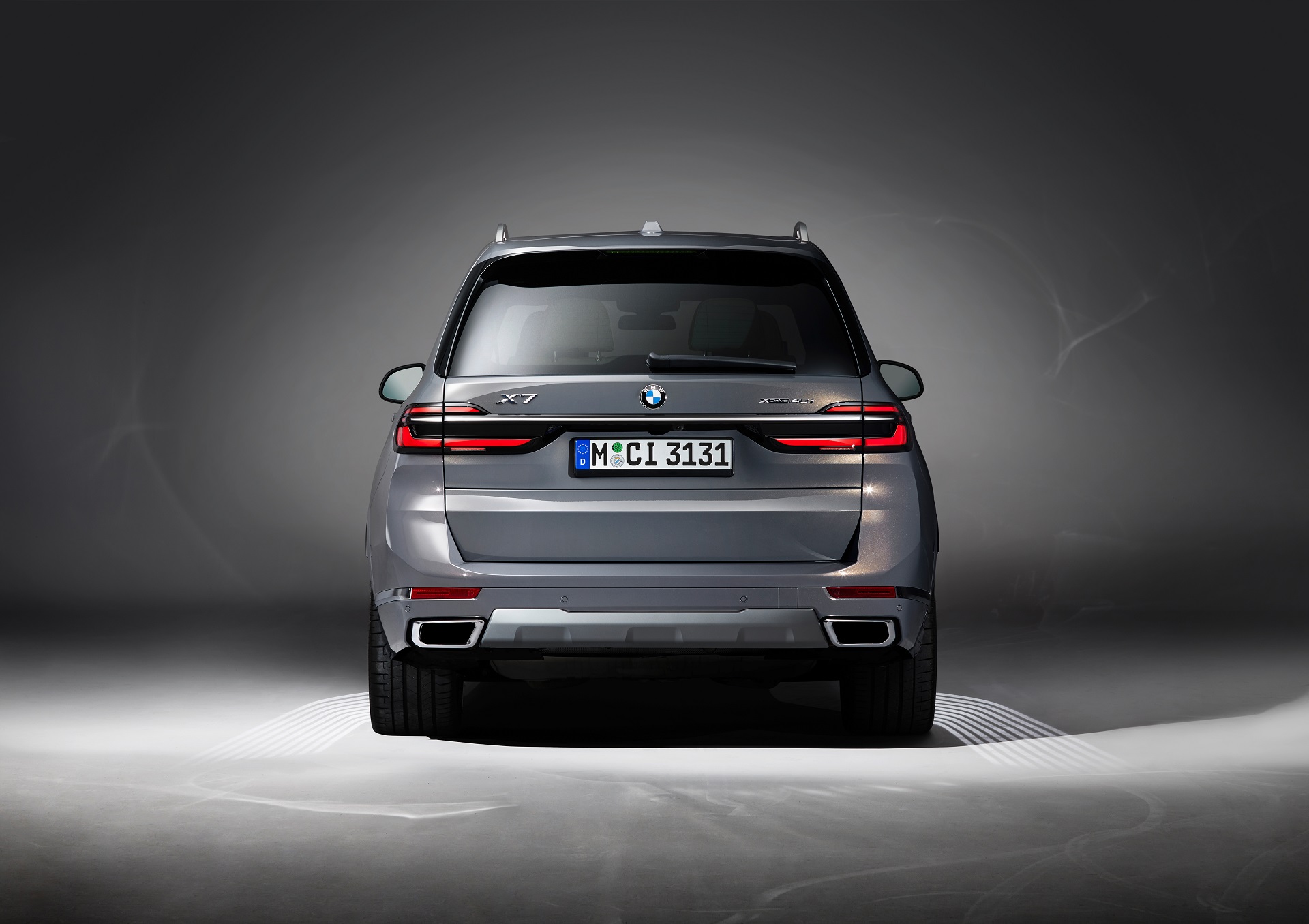 Download 2023 BMW X7 xDrive40i - Rear HD Wallpaper 1920x1356 #4