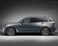 2023 BMW X7 xDrive40i - Side Wallpaper 190x150