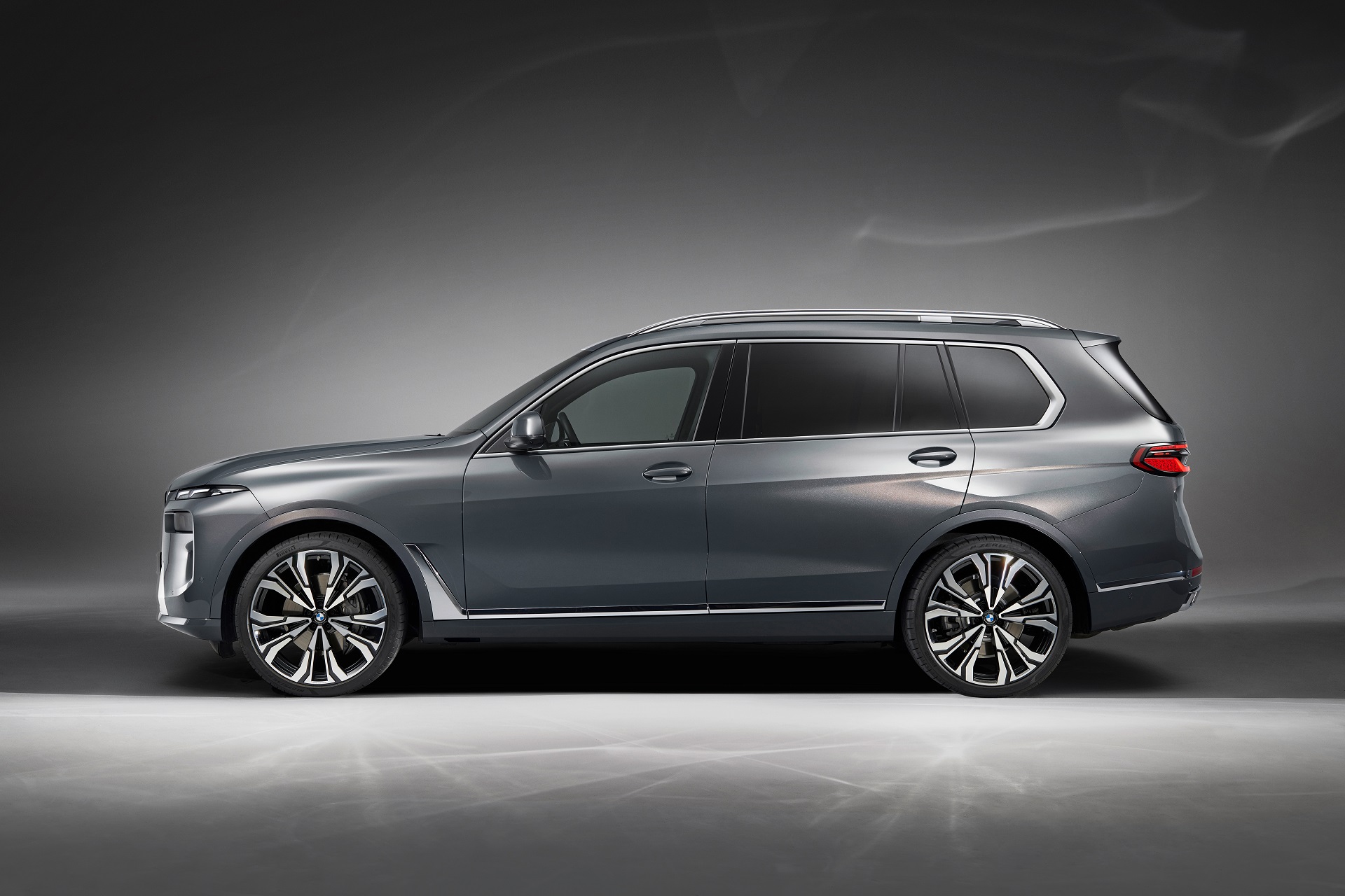 Download 2023 BMW X7 xDrive40i - Side HD Wallpaper 1920x1280 #5
