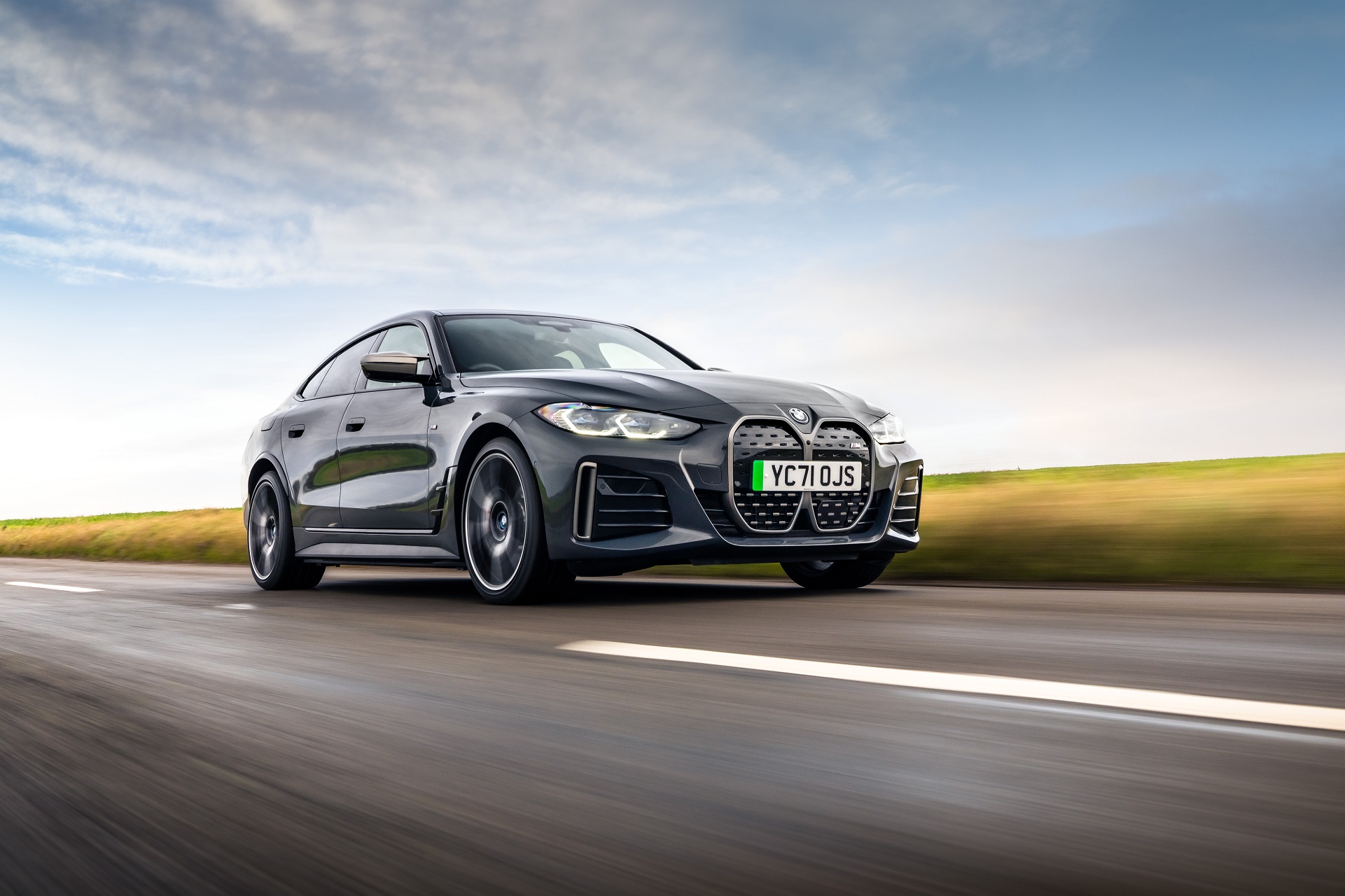 Download 2023 BMW i4 M50 - UK version - Front Three-Quarter HD Wallpaper 1921x1280 #2