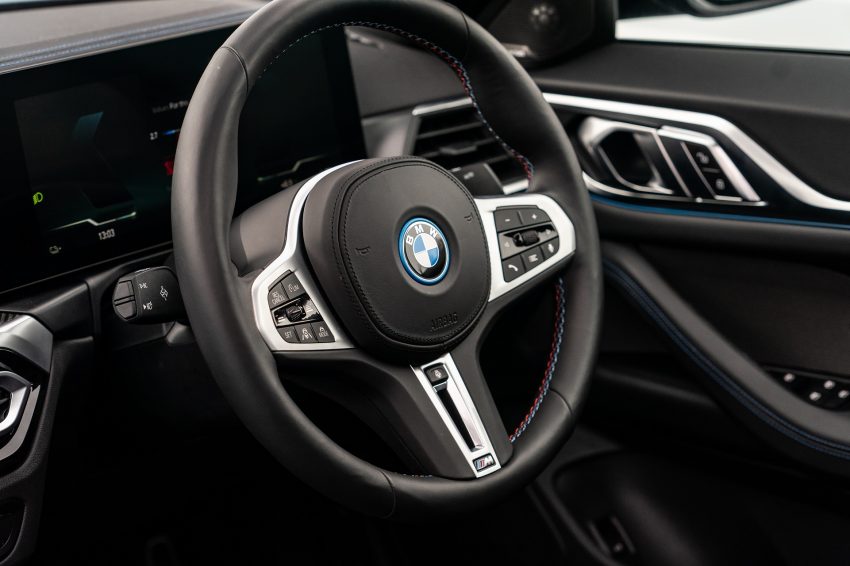2023 BMW i4 M50 - UK version - Interior, Steering Wheel Wallpaper 850x566 #21