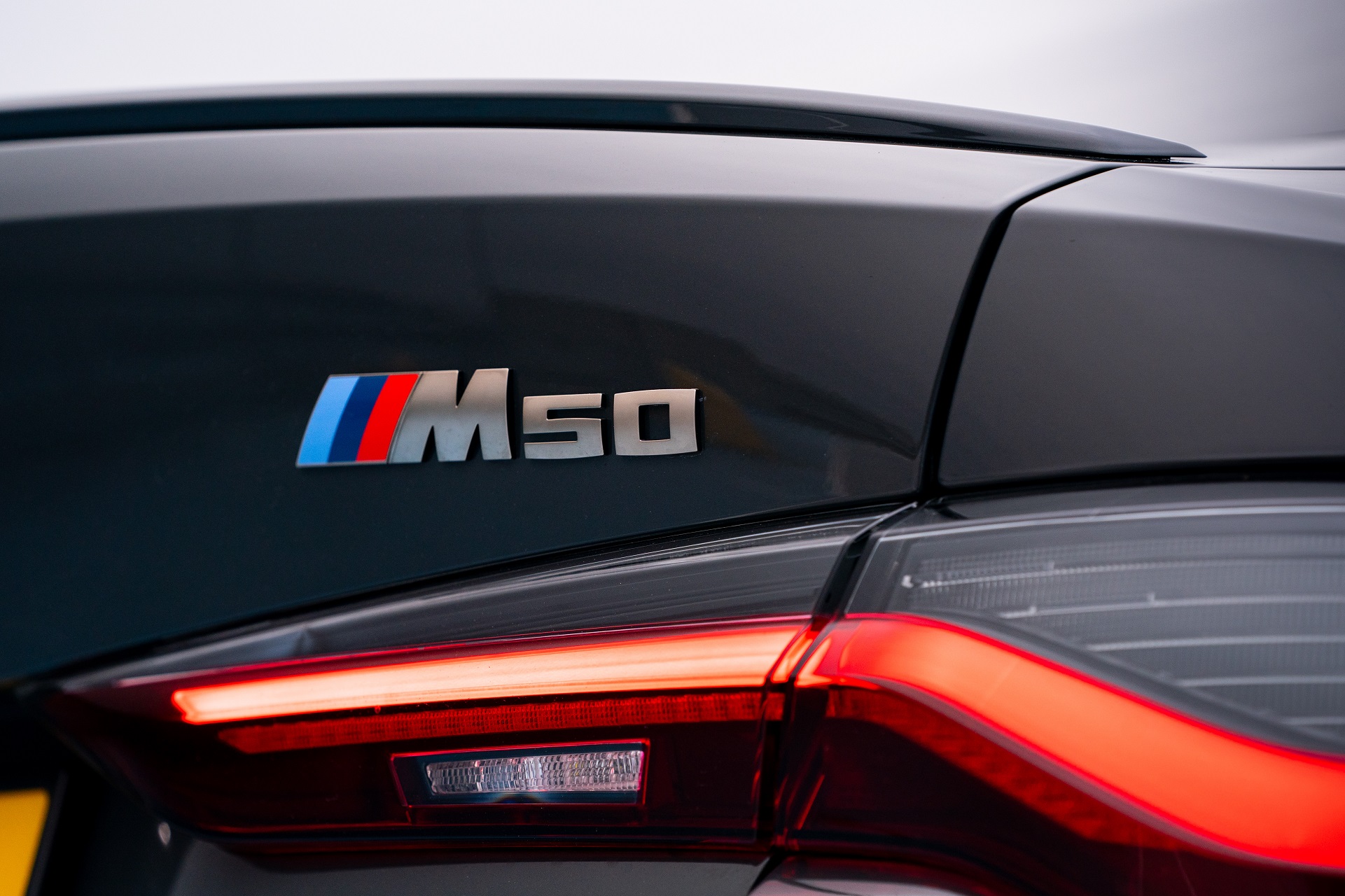 Download 2023 BMW i4 M50 - UK version - Tail Light HD Wallpaper 1921x1280 #20