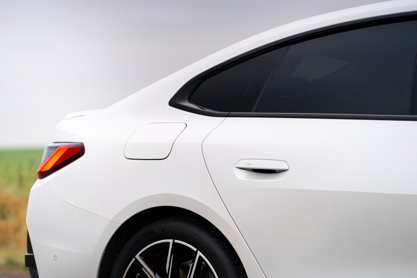 2023 BMW i4 eDrive40 - UK version - Detail Wallpaper 850x566 #19
