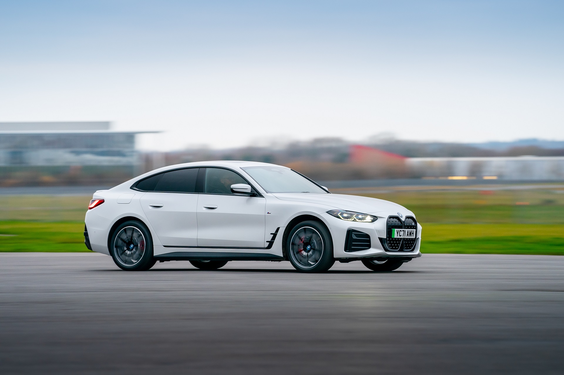 Download 2023 BMW i4 eDrive40 - UK version - Front Three-Quarter HD Wallpaper 1921x1280 #10