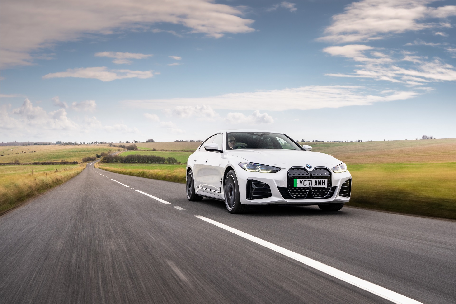 Download 2023 BMW i4 eDrive40 - UK version - Front Three-Quarter HD Wallpaper 1921x1280 #7