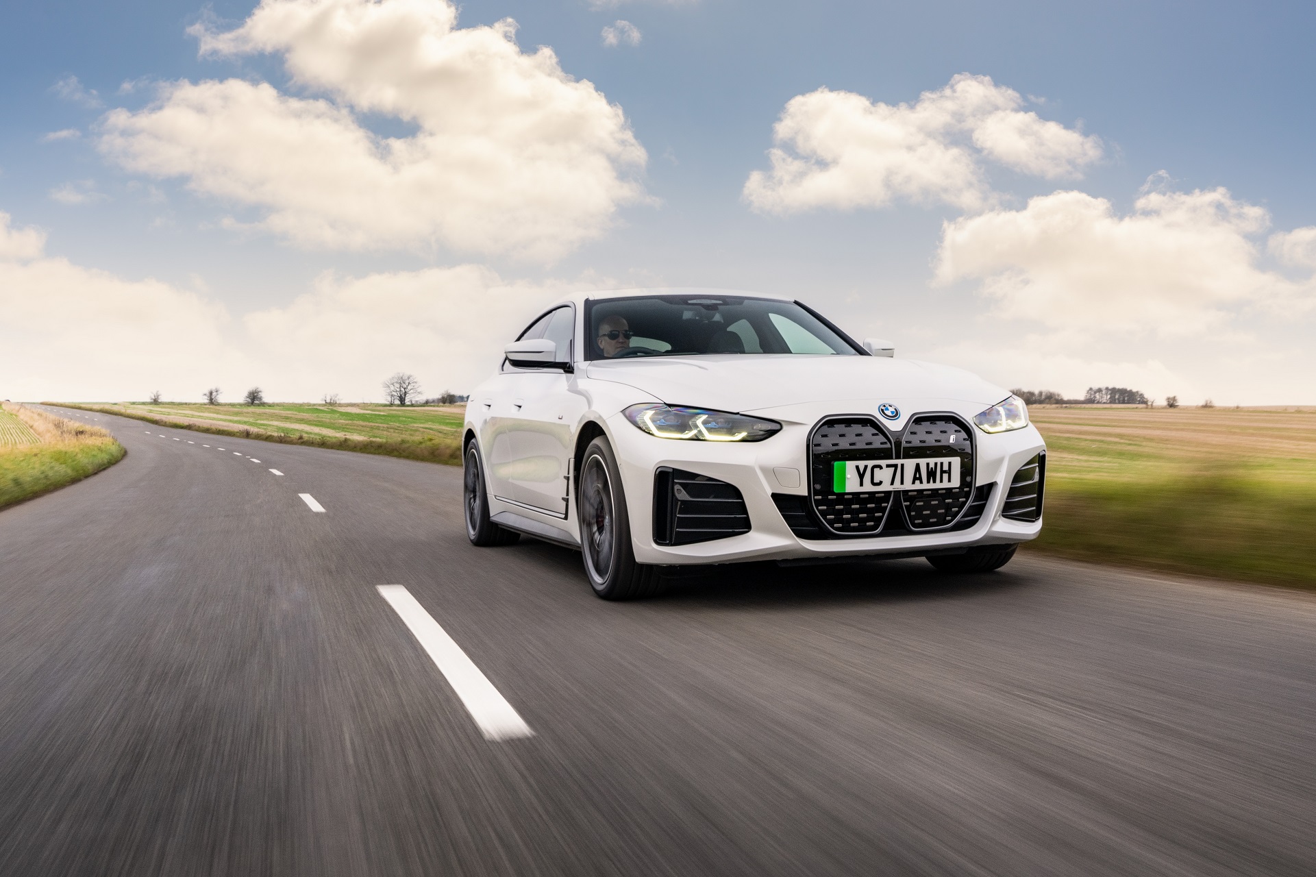 Download 2023 BMW i4 eDrive40 - UK version - Front HD Wallpaper 1921x1280 #3