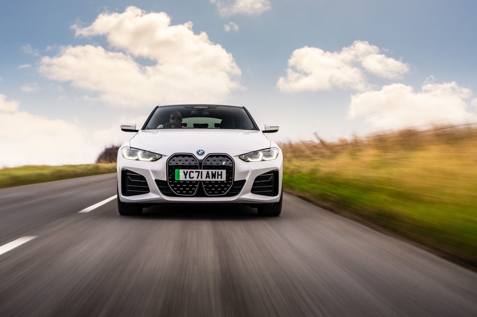 Download 2023 BMW i4 eDrive40 - UK version - Front HD Wallpaper 1921x1280 #2