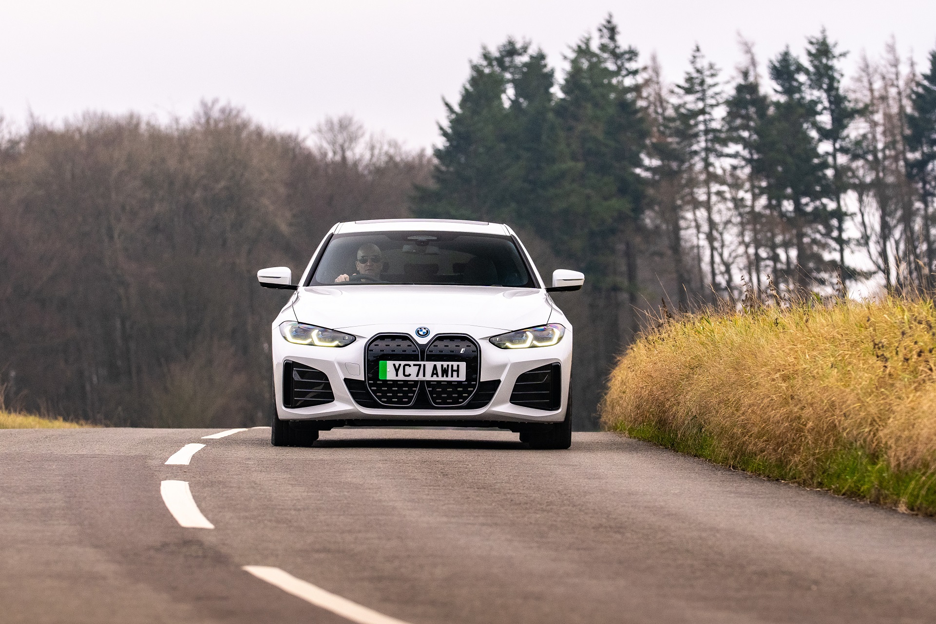 Download 2023 BMW i4 eDrive40 - UK version - Front HD Wallpaper 1921x1280 #8