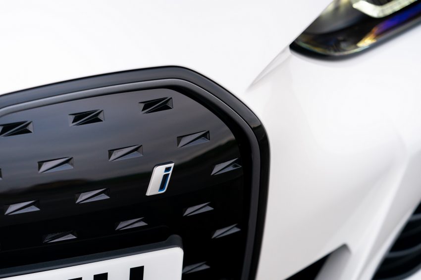 2023 BMW i4 eDrive40 - UK version - Grille Wallpaper 850x566 #14