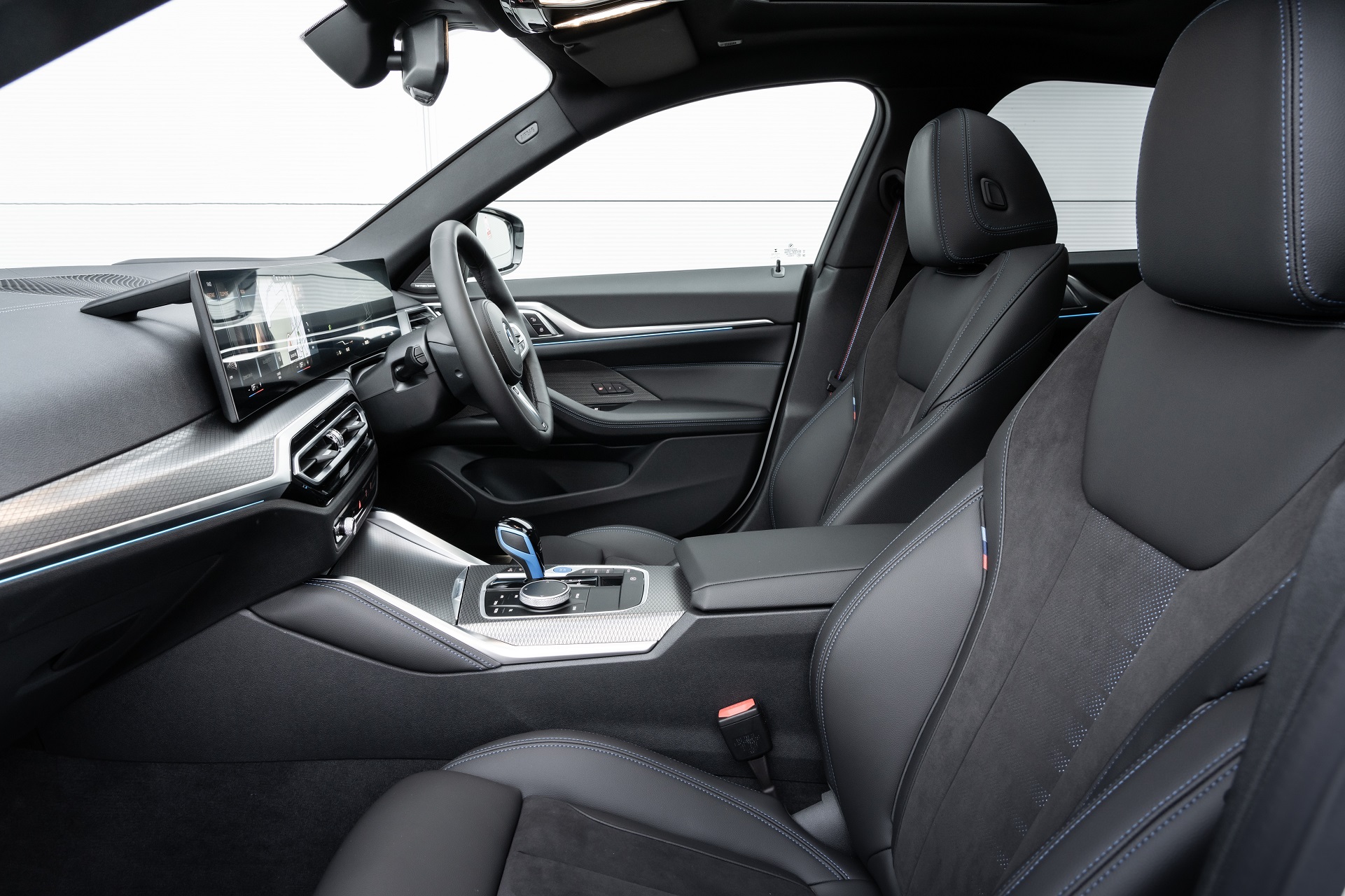 Download 2023 BMW i4 eDrive40 - UK version - Interior, Front Seats HD Wallpaper 1921x1280 #32
