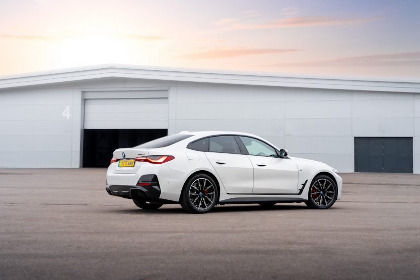 2023 BMW i4 eDrive40 - UK version - Rear Three-Quarter Wallpaper 850x566 #13