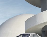 2023 BMW i7 xDrive60 - Front Three-Quarter Wallpaper 190x150