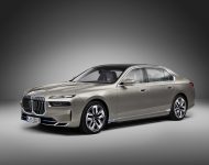 2023 BMW i7 xDrive60 - Front Three-Quarter Wallpaper 190x150