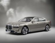 2023 BMW i7 xDrive60 - Front Three-Quarter Wallpaper 190x150