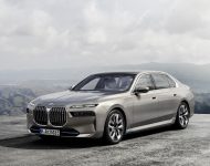 2023 BMW i7 xDrive60 - Front Three-Quarter Wallpaper 190x150