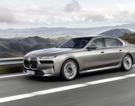 2023 BMW i7 xDrive60 - Front Three-Quarter Wallpaper 190x150