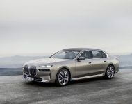 2023 BMW i7 xDrive60 - Front Three-Quarter Wallpaper 190x150