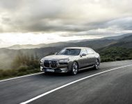2023 BMW i7 xDrive60 - Front Three-Quarter Wallpaper 190x150