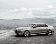 2023 BMW i7 xDrive60 - Front Three-Quarter Wallpaper 190x150