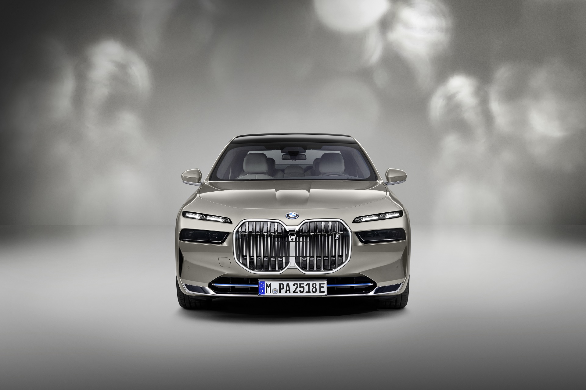 Download 2023 BMW i7 xDrive60 - Front HD Wallpaper 1921x1280 #26