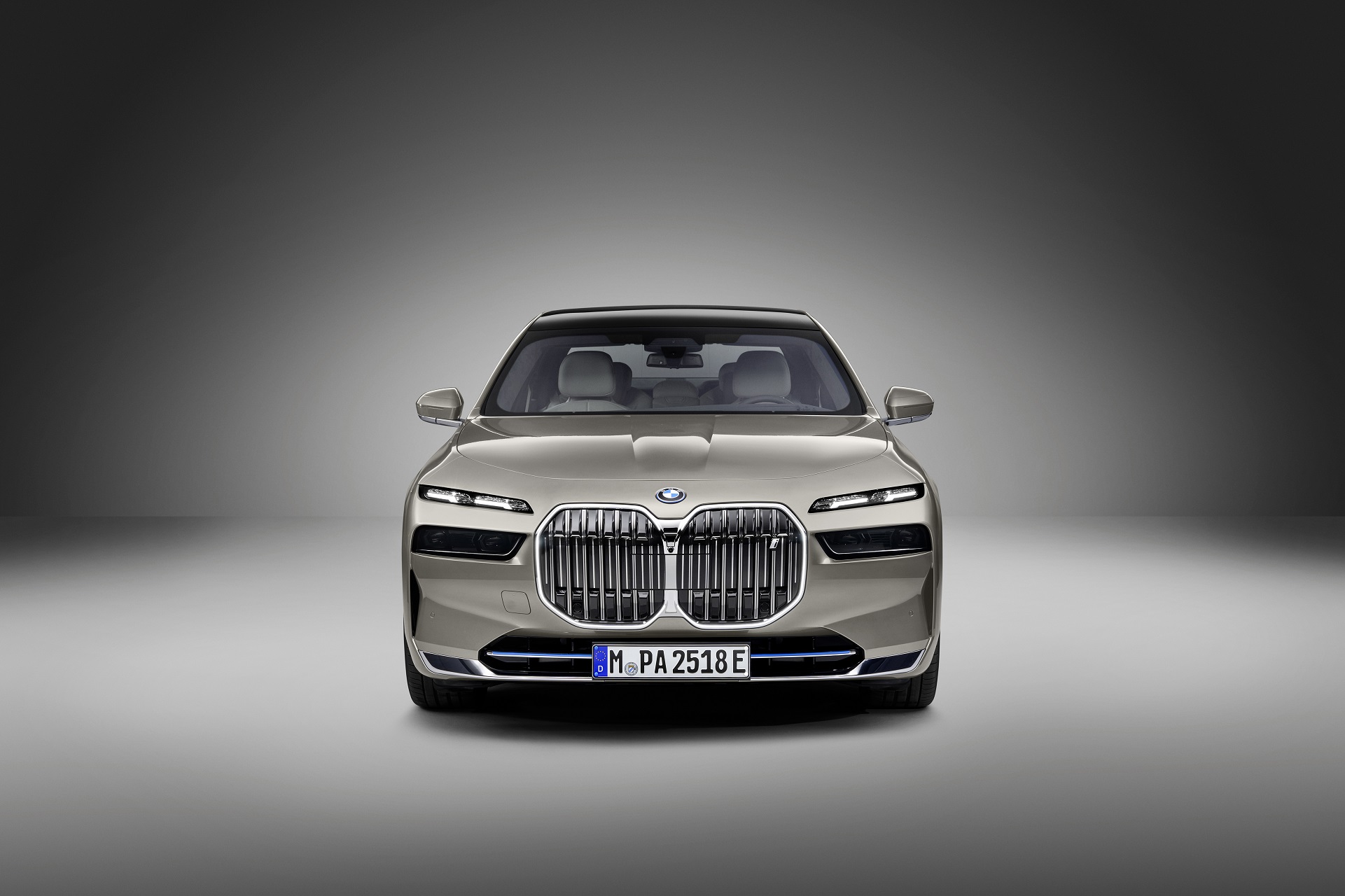 Download 2023 BMW i7 xDrive60 - Front HD Wallpaper 1921x1280 #27