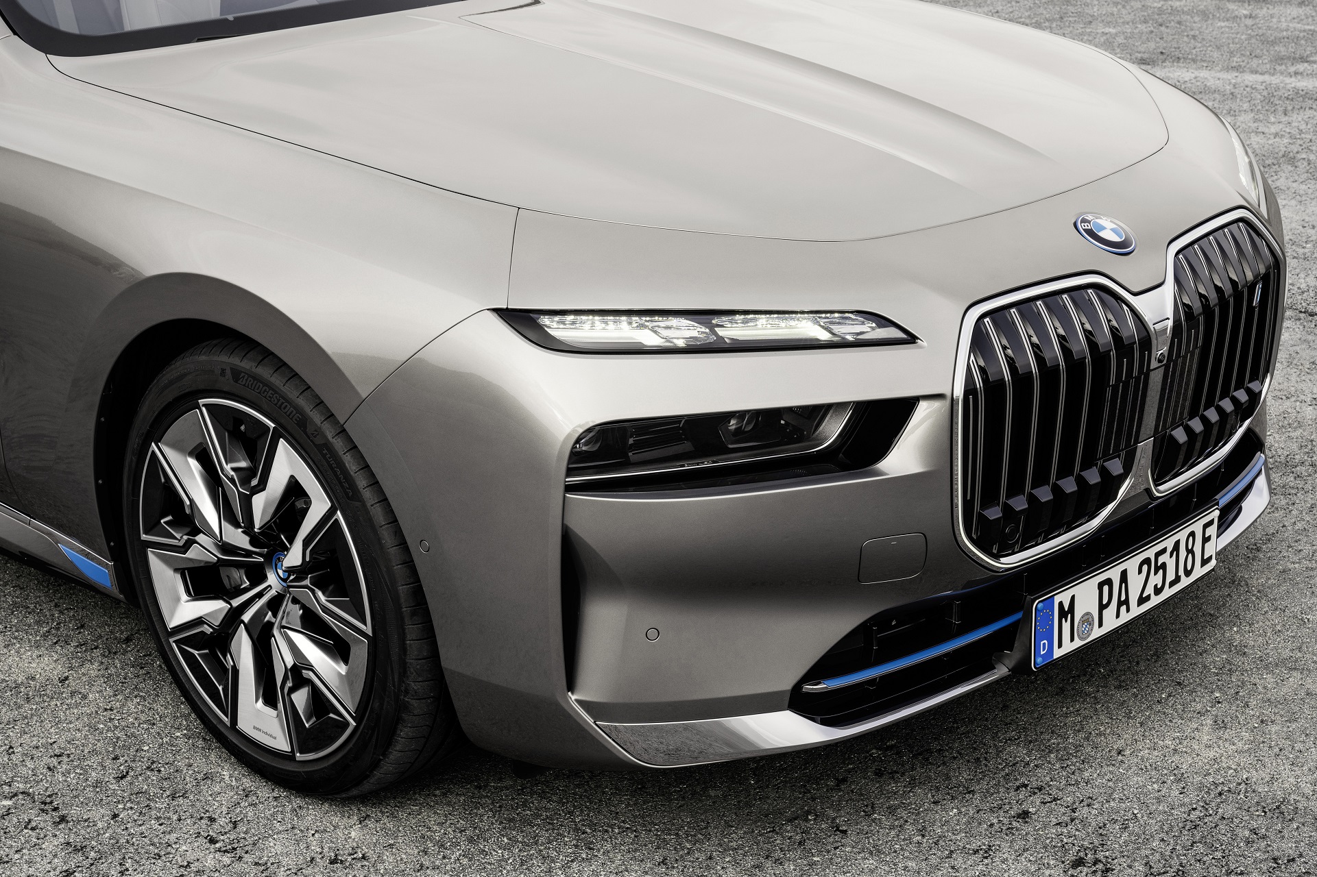 Download 2023 BMW i7 xDrive60 - Front HD Wallpaper 1921x1280 #31